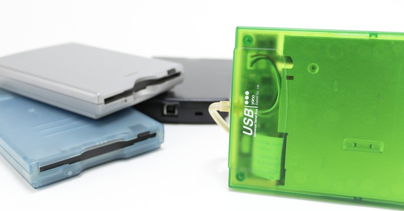 Y-E DATAとTEACが標準化を頑張ったUSB FDD(1.44MB、1998年頃~):ロストメモリーズ File023 画像