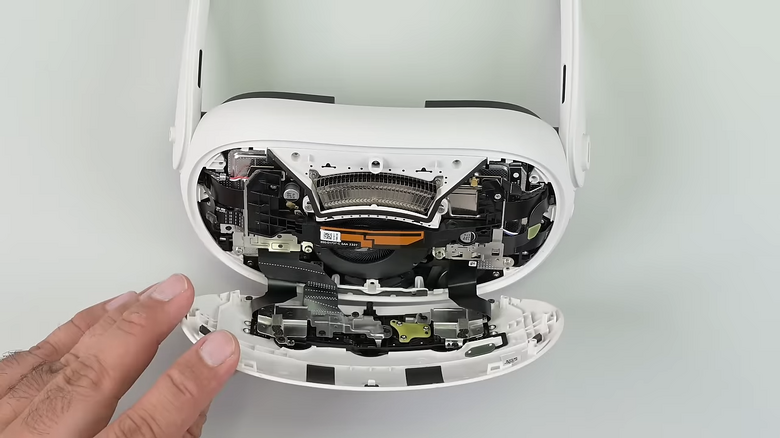 Image:iFixit/YouTube