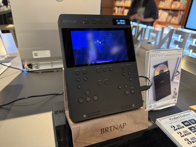 電子書籍スタイルで動画を楽しめるavexのポータブルDVDプレーヤー BRTNAPの実機を福岡天神 蔦屋書店で見てきた