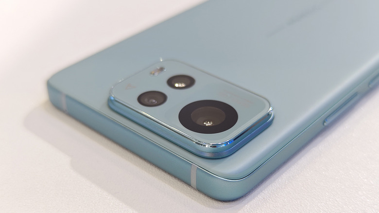 日本でも出るAIスマホ「Zenfone 12 Ultra」の実機をひと足先にチェック（スマホ沼）
