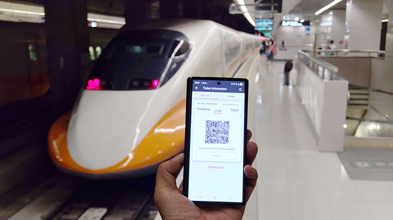 台湾旅行者必見。新幹線、台湾高鐵のスマホ乗車体験（スマホ沼）