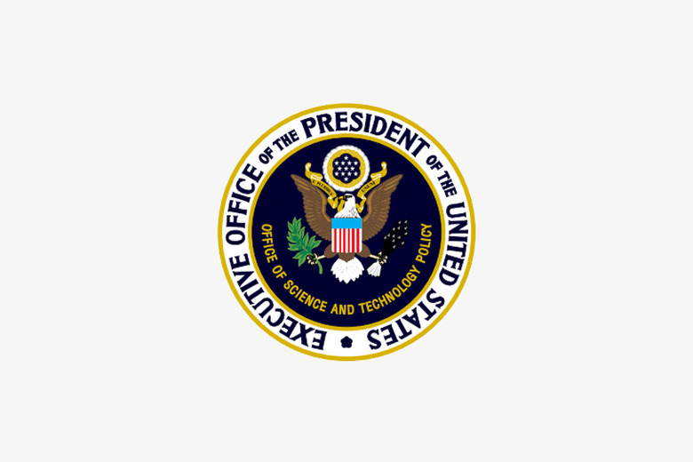 トランプ大統領が「AI行動計画」発表。なかには実現が困難なものも？woke排除も盛り込む