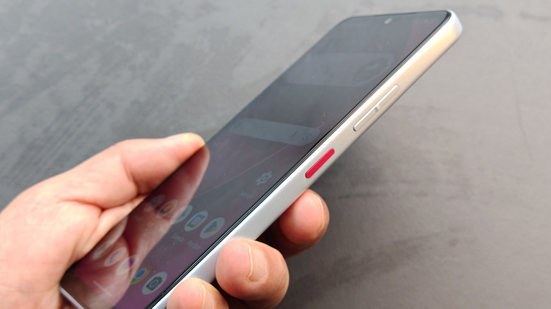 Perplexity Proが1年半無料で2万円台のAIスマホ「T-Phone 3」をドイツで購入してみた（スマホ沼）