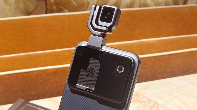 カード型からジンバル内蔵まで、CESで見つけた変態スマホ（スマホ沼）