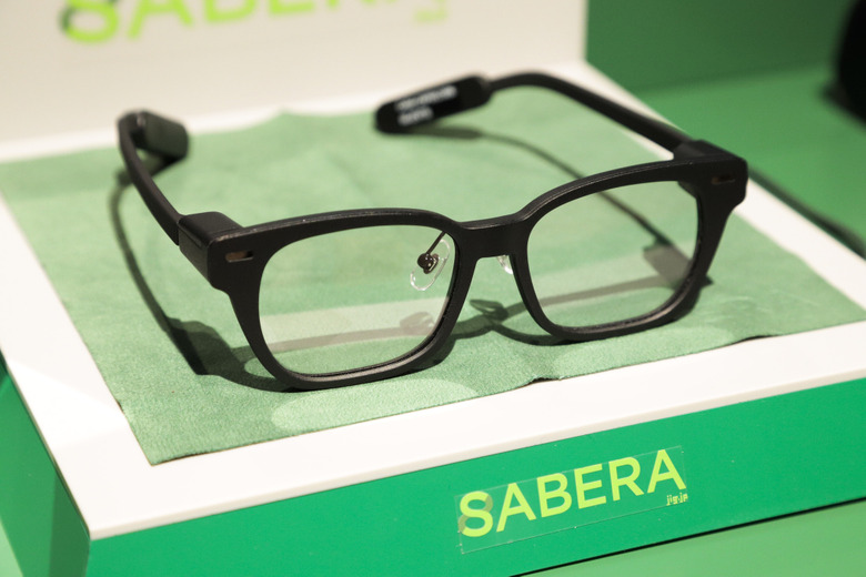 鯖江発のARグラス「SABERA」発表、通知や翻訳・ナビをFOV30度で表示　超早割6万4990円から
