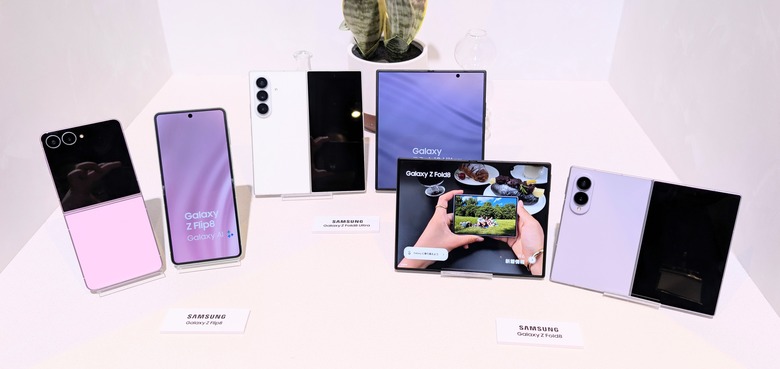 サムスンの横長折りたたみ Galaxy Z Fold8 に触ってきた。動画や画面分割が捗る4:3、縦長のZ Fold8 Ultra は上位仕様で併売