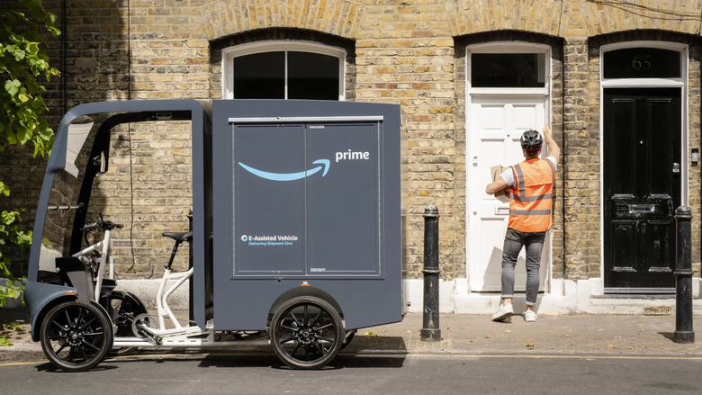 amazon 出店者自転車に乗る