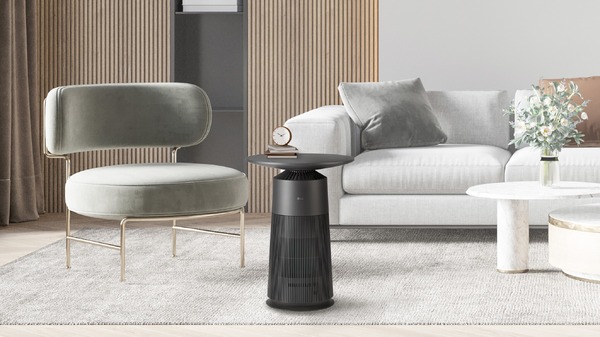 LGの空気清浄テーブルPuriCareに新色ブラック。Qi充電やライト搭載の「4 in 1」多機能家電 画像