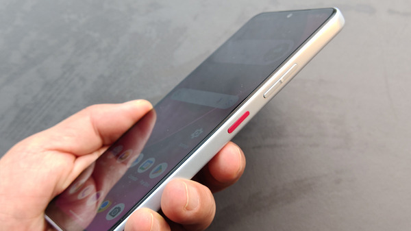 Perplexity Proが1年半無料で2万円台のAIスマホ「T-Phone 3」をドイツで購入してみた（スマホ沼） 画像