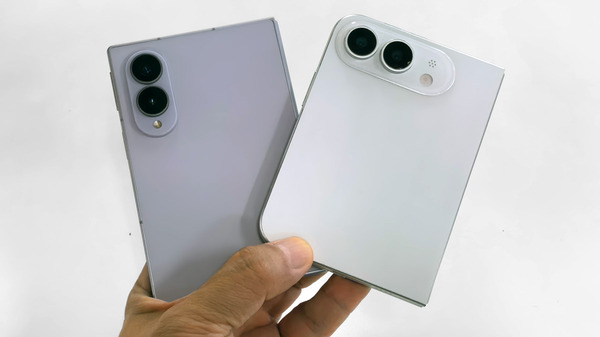折りたたみの iPhone Fold(仮)はGalaxy Z Fold8とどう違う？謎モックを比較 画像