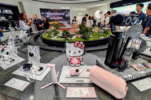 JK型の巨人、浅草に襲来。Insta360旗艦店がオープン　フルラインナップ試せる拠点、Antigravity A1ドローン「飛行エリア」も 画像