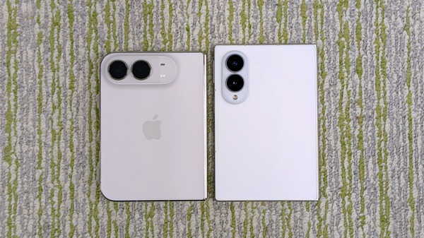 祝 iPhone Duo発売、Galaxy Z Fold8と比較ミニレビュー  ナノテクスチャのしっとり感、カバー画面の使い勝手は？ 画像