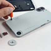 日本未発売のCMF Phone 1、交換カバーとパーツで色のカスタムを