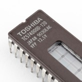 ファミコンでも使われた？ 繰り返しの書き込みと紫外線による