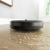 iRobot ルンバ i5+発売、自動ゴミ収集ベース採用で8万円台の新モデル