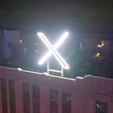 X 看板 当時物 元Twitter、巨大な「𝕏」電飾看板をわずか3日で撤去。許可なく設置