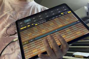 ギターソロを楽して弾きたい。でも間違った音は出したくない。それを可能にするiPadアプリを自作。「フレットが足りないならダブルネックにすればいいじゃない」（CloseBox） 画像