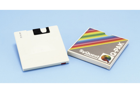 リムーバブルHDDで一時代を築いたSyQuestの初代「Q-PAK」(容量6.38MB・1982年頃~):ロストメモリーズ File005 画像