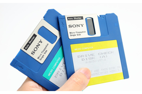 手動シャッター開閉にも対応した初期の3.5インチフロッピーディスク（容量437.5KB/500KB・1983年頃～）：ロストメモリーズ File001 画像
