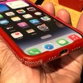 裸族だった僕がiPhone 15でPITAKAのアラミド繊維ケースを選んだ理由（本田雅一）