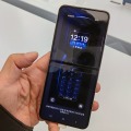 「ベンツフォン」再来、Galaxy Z Flip5 Retroを韓国で見てきた。マット仕上げで落ち着いた雰囲気、大人の男性も違和感なく使えるデザインが好印象（山根康宏）