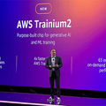 アマゾン、数千億～数兆パラメータの生成AIトレーニングに最適化した独自プロセッサ「AWS Trainium2」発表。性能は初代比最大4倍