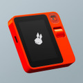 モバイルAI端末rabbit r1発表。ウサギAIがアプリを代わりに操作してくれるコンシェルジュ的デバイス