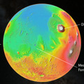 火星の赤道地下に大量の氷が埋もれている可能性。15年前のMars Expressデータ再調査で推定