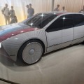 文字表示から「色柄を変えられる外装パネル」へ。CES 2024で見た電子ペーパーの広がる用途 (山根康宏)