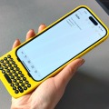 QWERTYキーボード搭載iPhoneケース「Clicks Creator Keyboard」をCES 2024で体験、打ち心地は良好。画面なしのキーボード付きタブレットも（山根康宏）