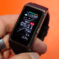 これぞ「変態スマホ」。背面にイヤホン内蔵→取り外してスマートバンドに（スマホ沼）
