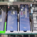 パクられ具合で業界トレンドがわかっちゃう？ バルセロナのスマホ通りを歩く（スマホ沼）