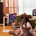 LGスマートモニター、今度は「移動式アームスタンド」で家中どこでも画面のLG Smart Monitor Swingに進化。早割価格で販売