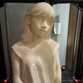 触れて感じ取れる生成AI。1枚の人物写真から高精細3Dモデルを作り出すSparc3Dで、妻の半身像を3Dプリントしてみた（CloseBox）