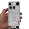 Nothing Phone (3) 実機を最速チェック。背面LEDから丸窓のドット表示に。更なる謎ボタン、そしてヘッドフォンも（スマホ沼）