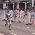 スマホからフィジカルAIへ。人型ロボットマラソン大会で優勝したHONORの描く未来(山根康宏)