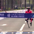 スマホからフィジカルAIへ。人型ロボットマラソン大会で優勝したHONORの描く未来(山根康宏)