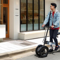 トヨタの免許不要オフロード電動モビリティLAND HOPPERは2027年春以降発売　「ランクルの先」を走破する前二輪トライク