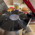 アナログレコードで昼食を。シン・サウンドバーガーをマクドナルドで聴いてみた（CloseBox）