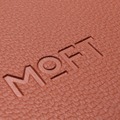 MOFT「珈琲の香りスマホスタンド」？を買ってみた。定番「七変化」にコーヒーかす由来の新素材、仄かに甘いカフェの匂い　ノート用スリーブケース兼スタンドも