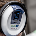 イヤホン型で体温・心拍・血中酸素を測るバイタルセンサMedSENS。雪山の救助活動を想定