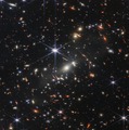 バイデン米大統領、ジェイムズ・ウェッブ宇宙望遠鏡初のフルカラー画像を公開