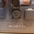 注目のポータブル電源 BLUETTI AC60 を徹底解説。UPSにも容量拡張も対応の多機能モデル