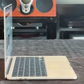 Apple M2 MacBook Air レビュー。ファンレス設計の影響と限界を実機で探る（本田雅一）