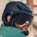 時速45kmまで対応する自転車用フルフェイスヘルメット「Virgo」。脳を保護する安全構造MIPSを採用