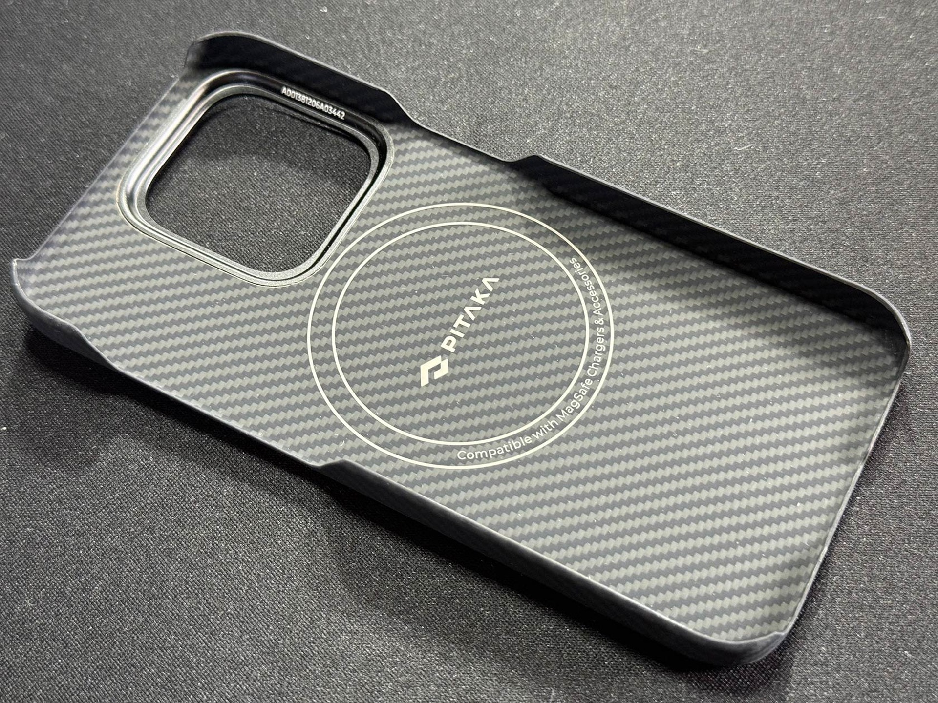 裸族だった僕がiPhone 15でPITAKAのアラミド繊維ケースを選んだ 裸族だった僕がiPhone 15でPITAKAのアラミド繊維ケースを選んだ