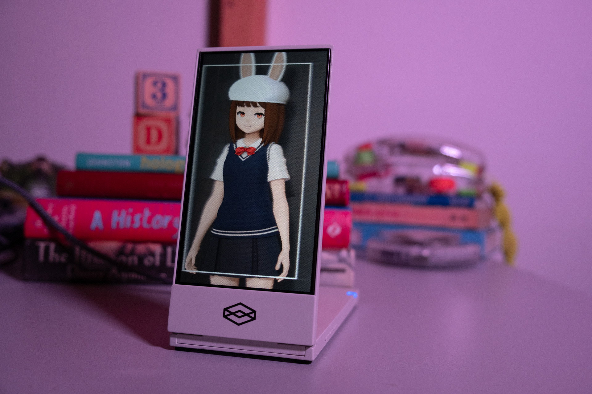 スマホサイズの裸眼3Dディスプレイ「Looking Glass Go」3万8000円で