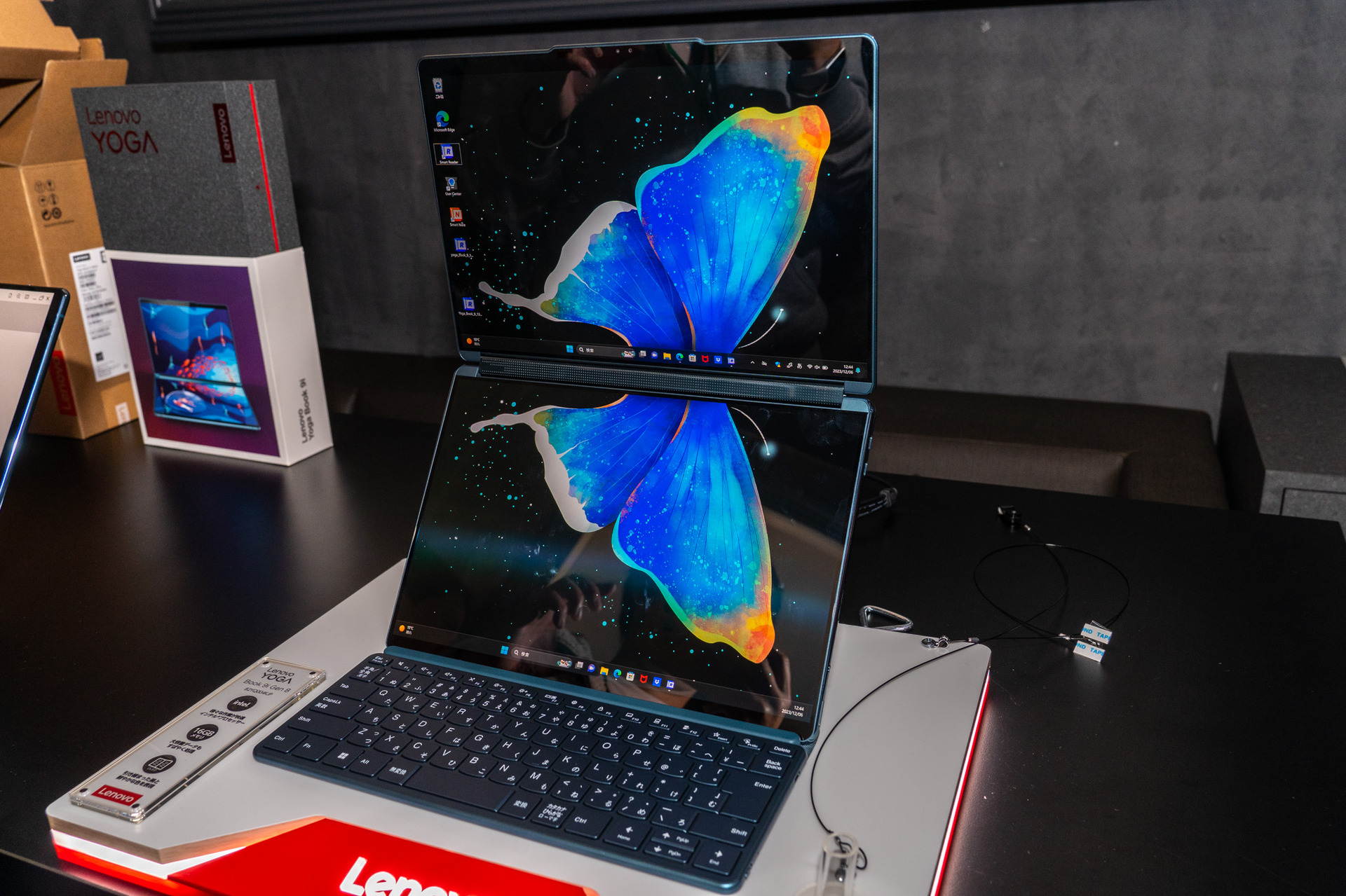 ほぼ未使用：Lenovo Yoga Book 9i Gen8 デュアルスクリーン デュアル有機EL画面ノートPC Yoga Book 9i Gen 8発表。約38万円で12月8