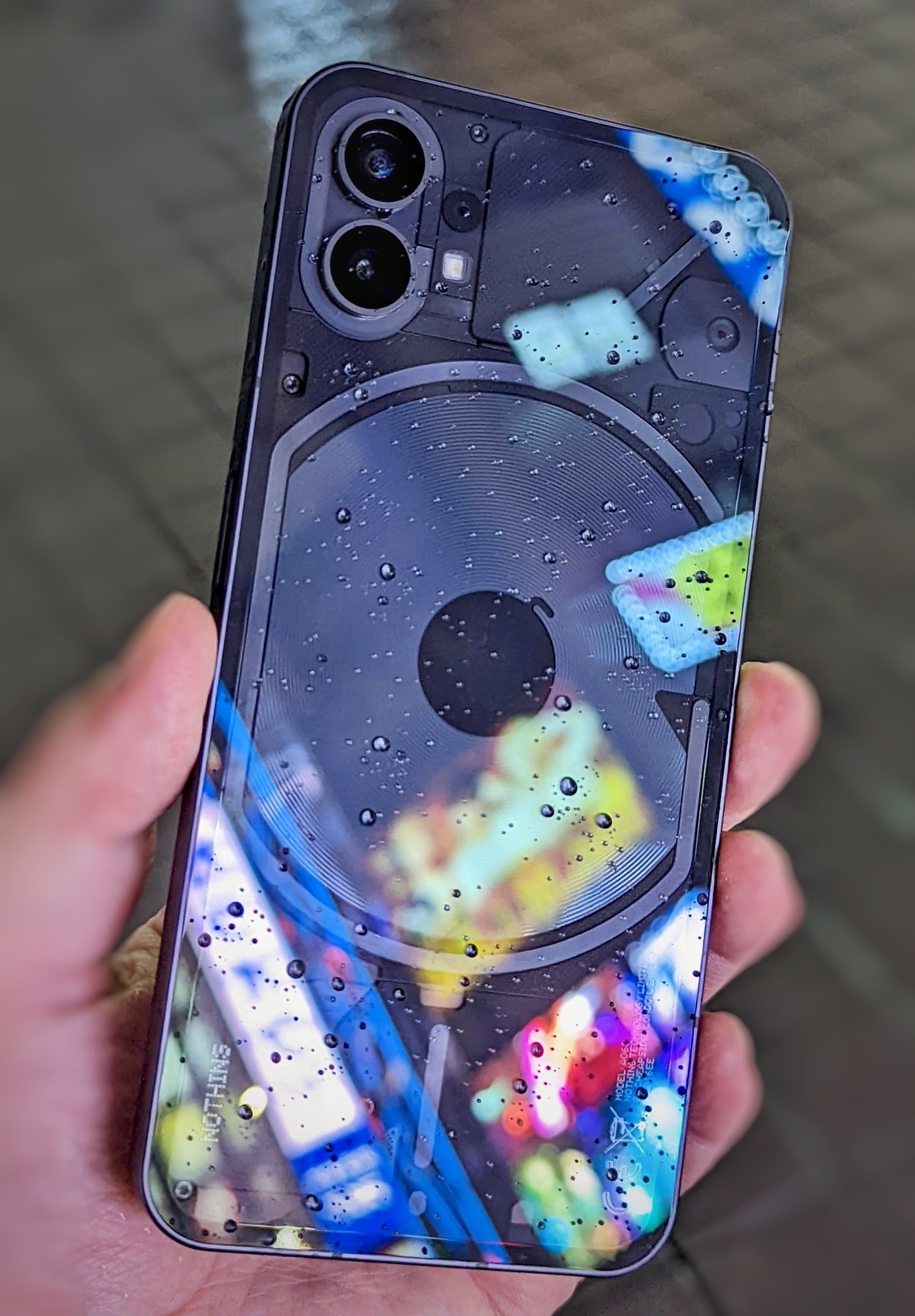 スマートフォン本体 Nothing Phone (1) Nothing Phone (1)発売。無二の個性が(物理的に)光るプレミアムミッド