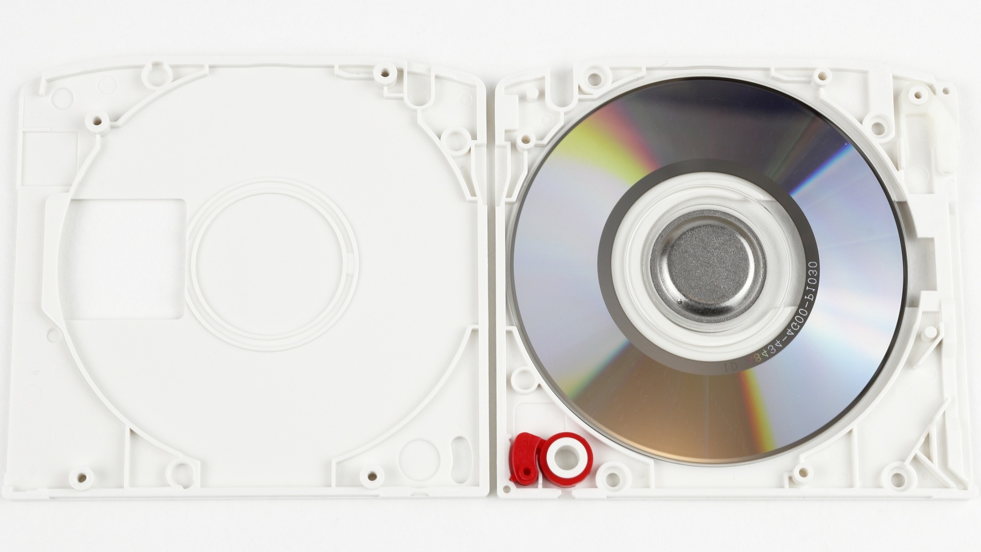 採用カメラが続かず消えたデジカメ向け光磁気ディスク「iD PHOTO